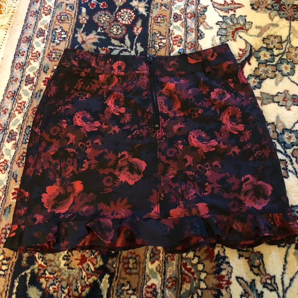 Never worn express floral ruffle skirt